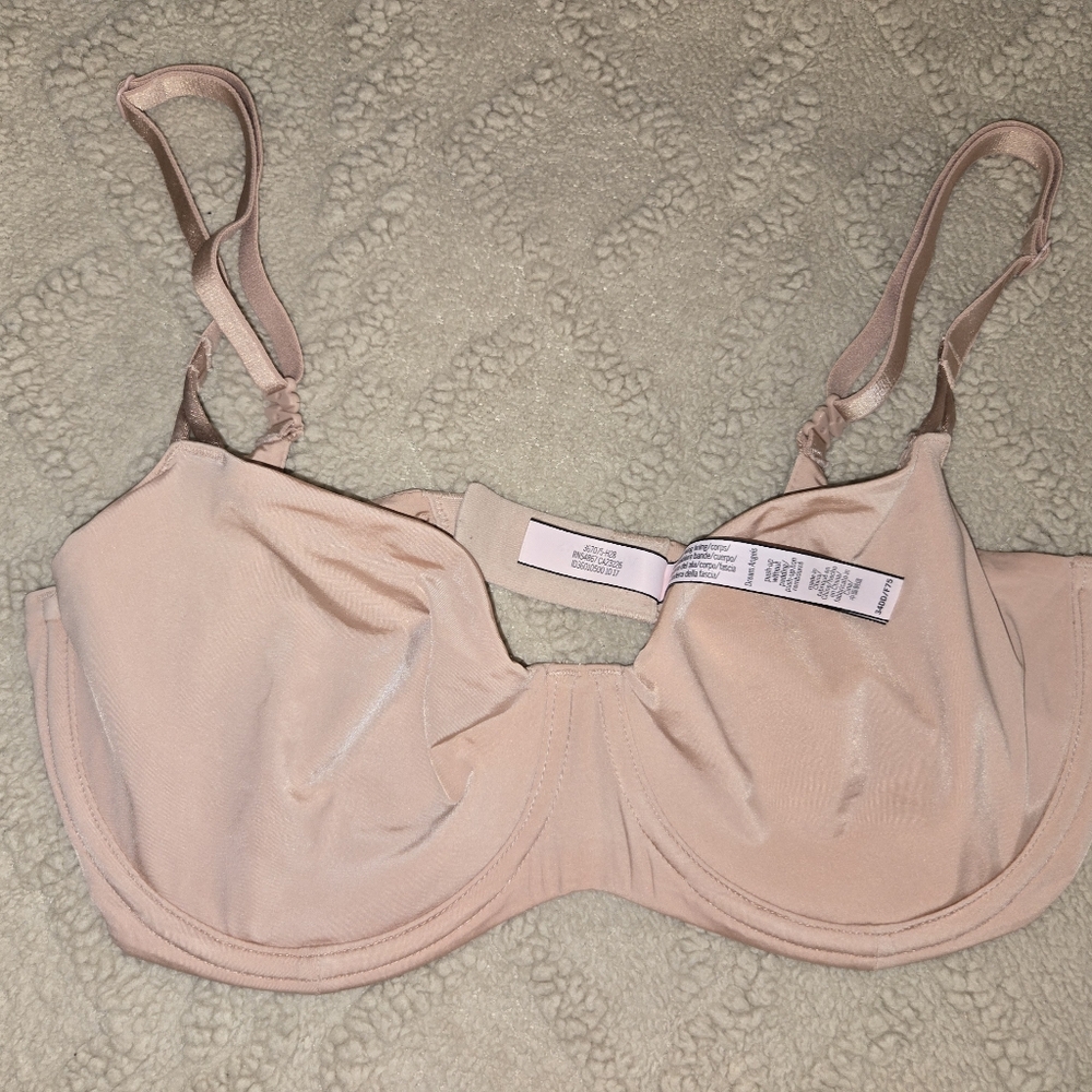 Victorias secret 34DD bra. Push Up. Unlined.